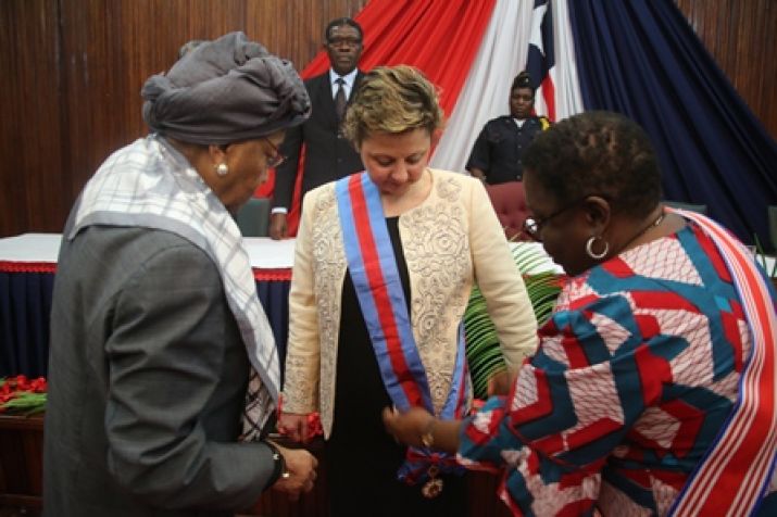 President Sirleaf and Foreign Minister Kamara decorate Ambassador Christine Elder-1